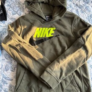 Nike Men's Green Hoodie